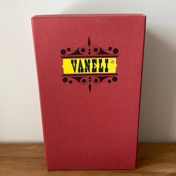 Black patent leather pump sz 9 EUC - Picture 11 of 12